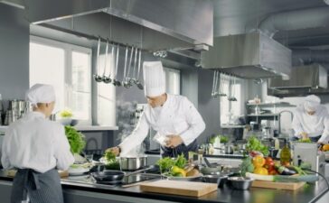 Sicherheit-in-Grosskuechen-Betriebskantinen-Hotels-oder-Restaurants